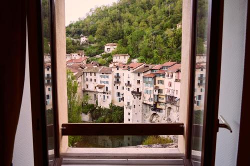 Vue Exceptionnelle Vercors Pistes de Ski a 30mn — hotel in Pont-En-Royans