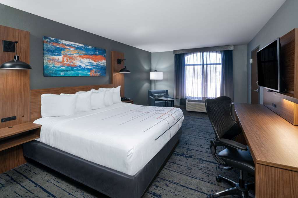 La Quinta Inn & Suites by Wyndham Albany GA - photo 16