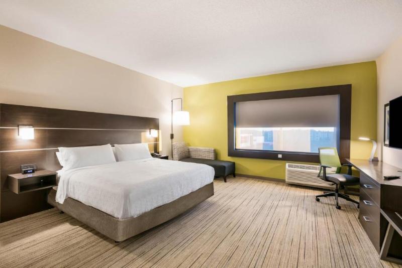 Holiday Inn Express Jacksonville Town Center - photo 45