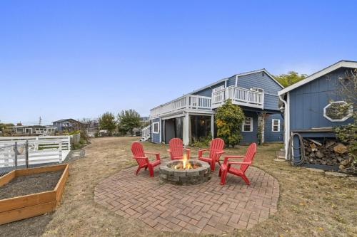 Matia Sandy Point Neptune Beach Private Dock — hotel in Ferndale