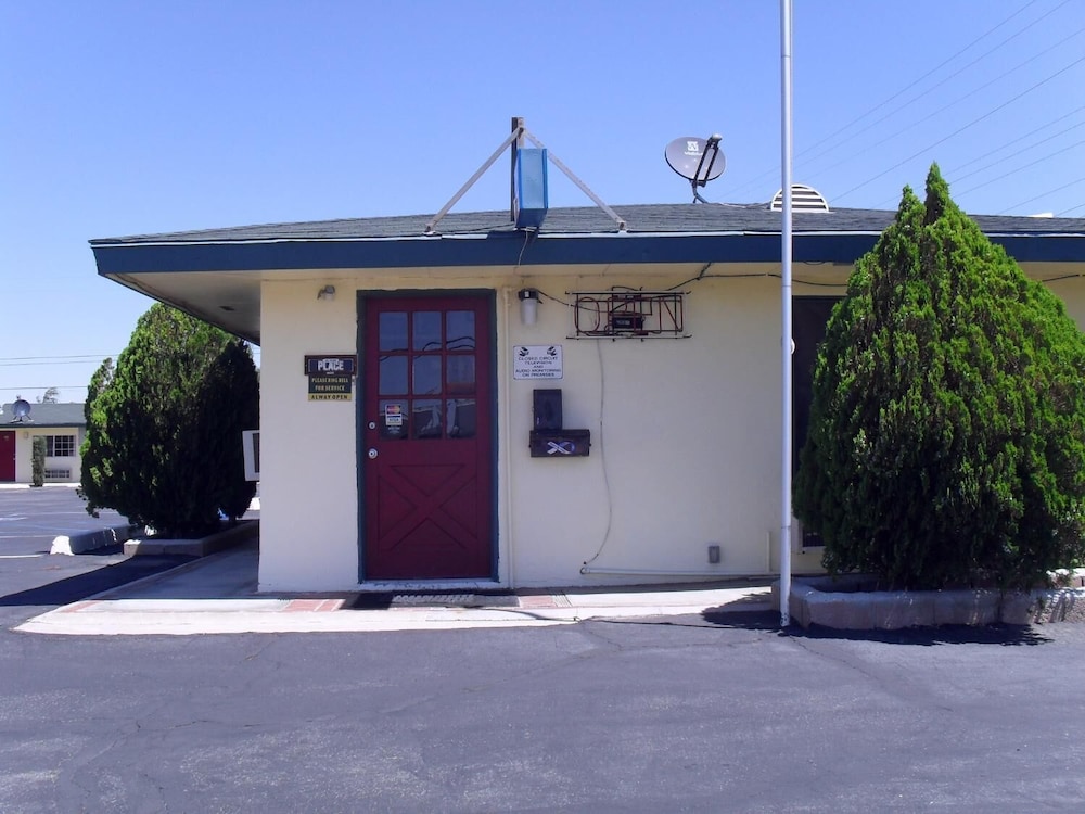 Budget Inn Boron - photo 22