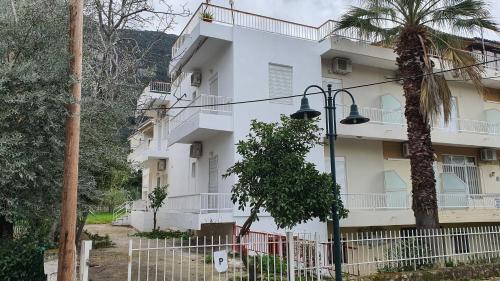Angela's Luxury Apartments — 4-Star Luxury Hotel in Kamena Vourla, Greece