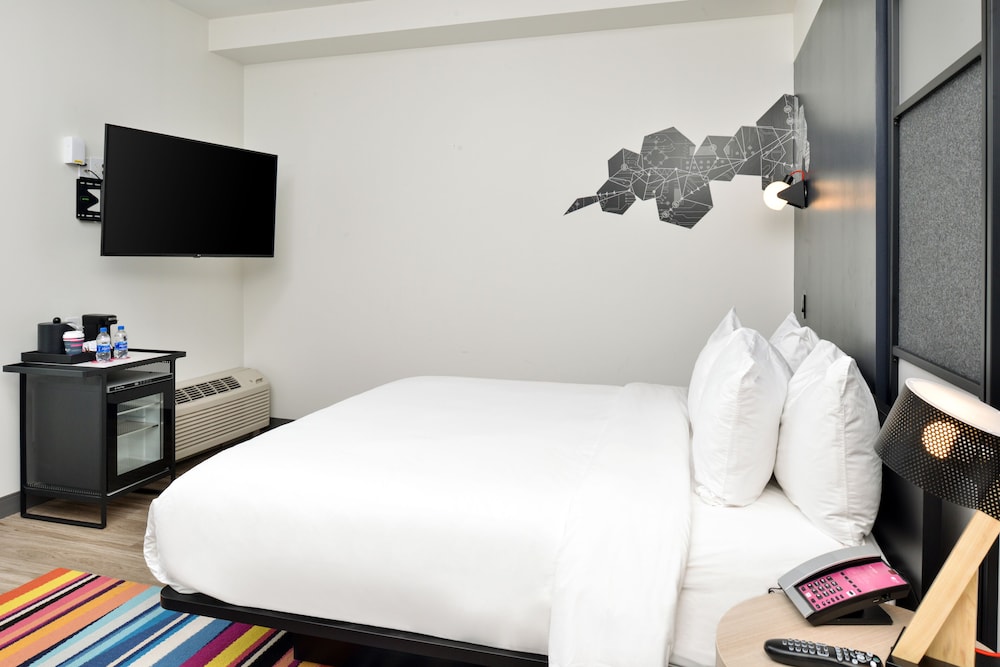Aloft Charlotte Airport - photo 9