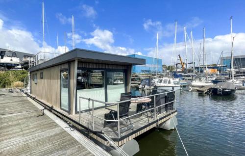 2 Bedroom Lovely Ship In Hellevoetsluis — 4-Star Luxury Hotel in Hellevoetsluis, Netherlands