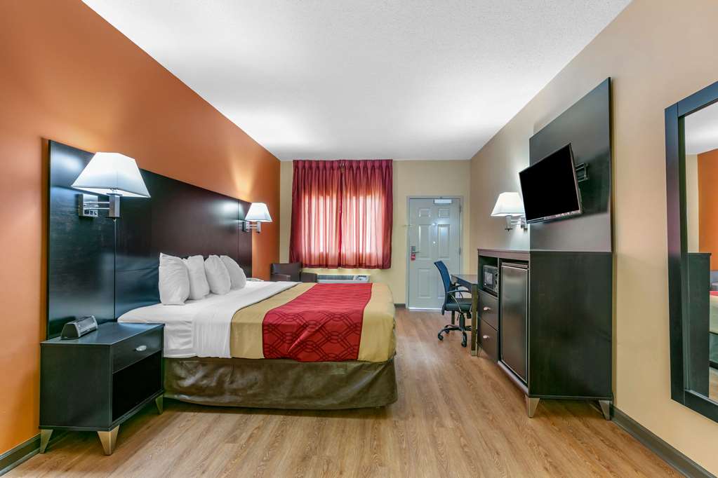 Econo Lodge Northport Tuscaloosa North - photo 12