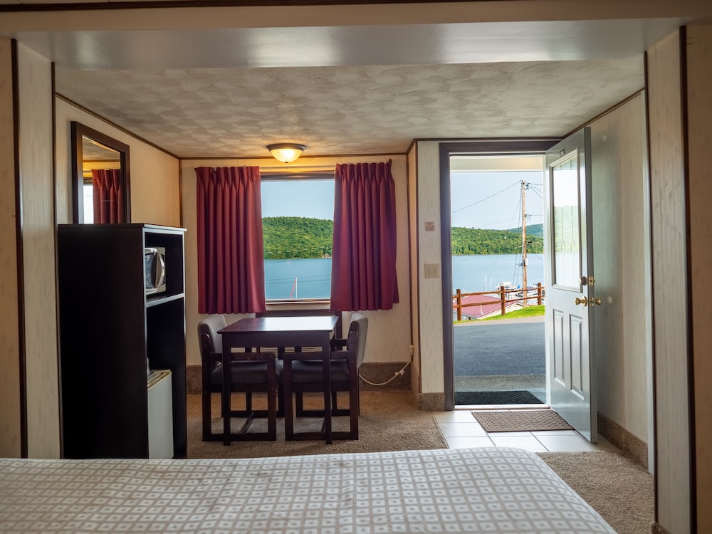 Lake 'N Pines Motel - photo 81