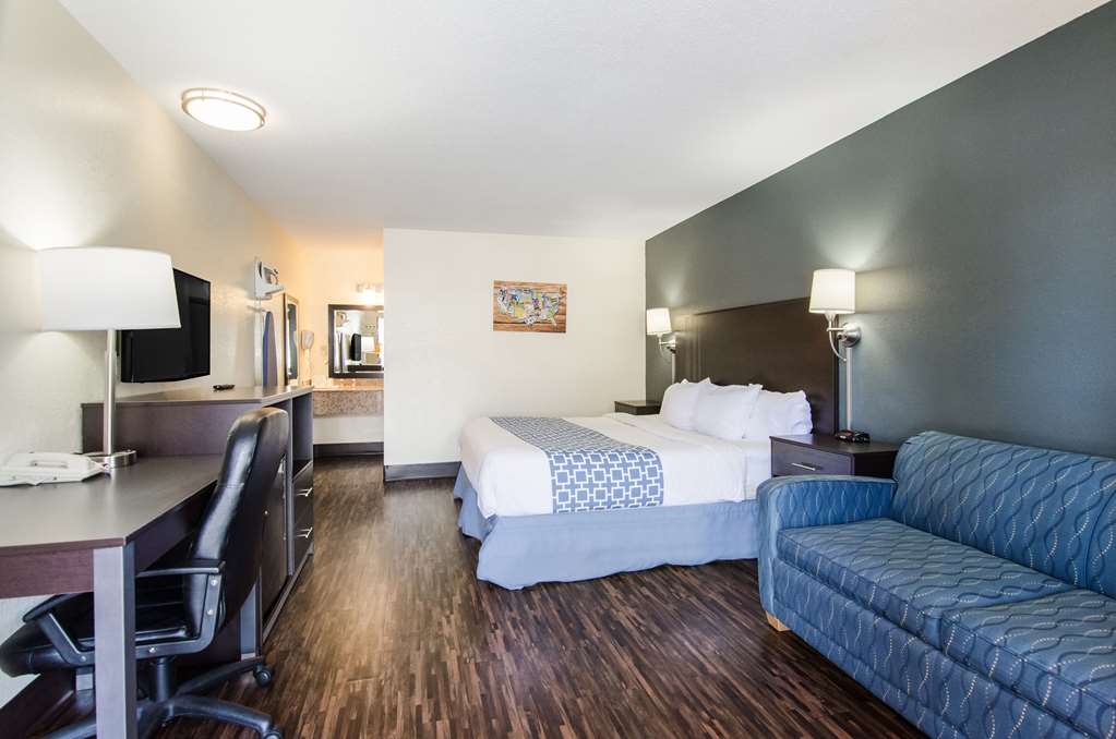 Econo Lodge Near Motor Speedway - photo 6