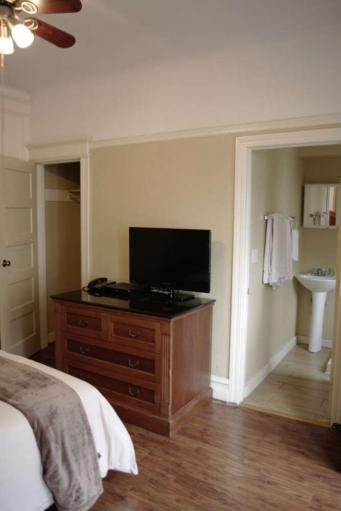Yale Hotel - photo 9