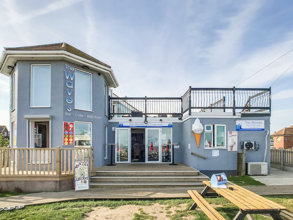The Waves Bar Cafe B and B Hotel — hotel in Birchington-On-Sea