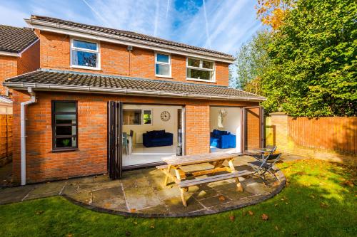 Detached 5 bed House in Worsley Manchester — 4-Star Luxury Hotel in Manchester, United Kingdom