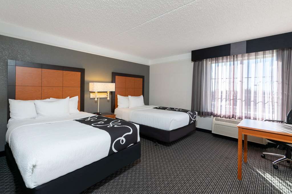 La Quinta Inn & Suites by Wyndham Pueblo - photo 22