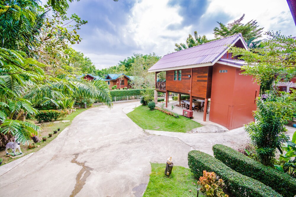 Fahsai Riverview Resort in Tha Yang, Thailand