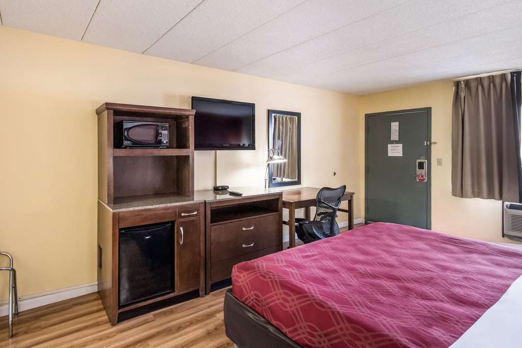 Econo Lodge Kearney Liberty - photo 11