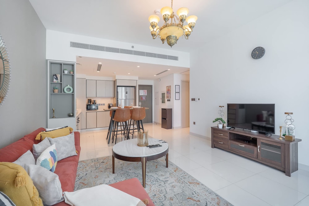 Incredible Sea view 2BHK Private beach Access Emaar Beachfront — 4-Star Luxury Hotel in Dubai, United Arab Emirates