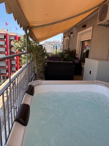 Jacuzzi Patio & Acropolis view 2 BD Retreat — 4-Star Luxury Hotel in Athens, Greece