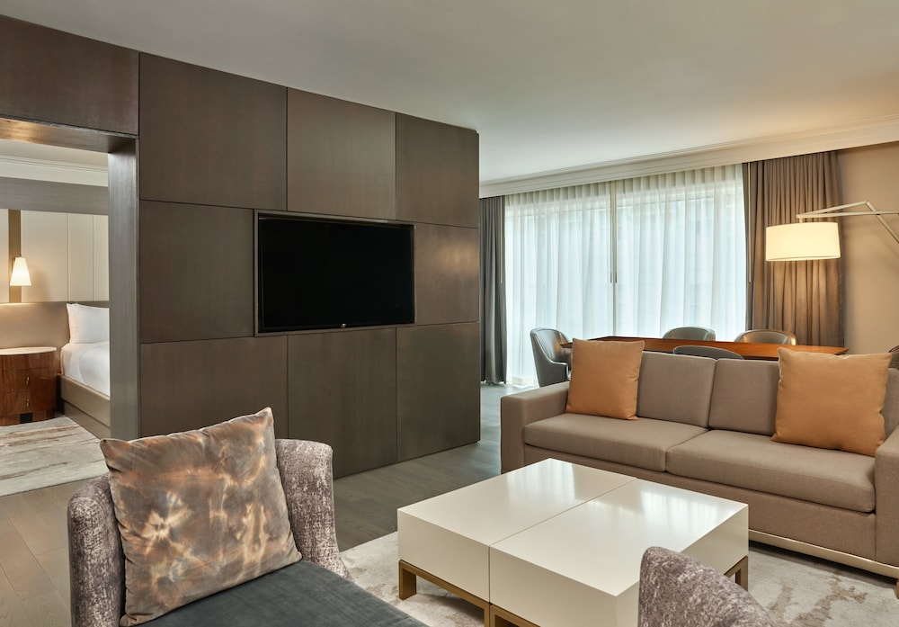 Hotel Crescent Court - photo 16