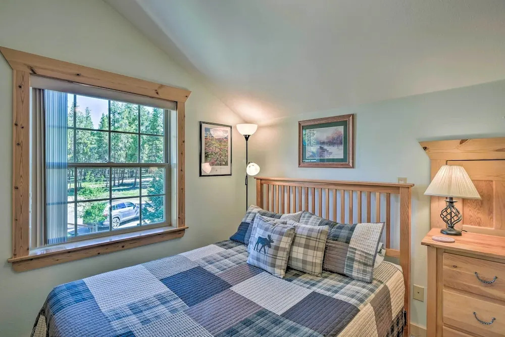 6 Mi to Turquoise Lake Retreat with Covered Deck — hotel in Leadville