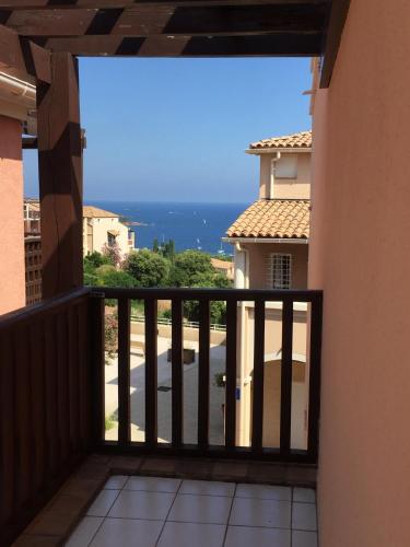 Cap Esterel 2 Pieces Climatise 4 5pers Piscines Parking Draps Wifi in Saint-Raphael, France