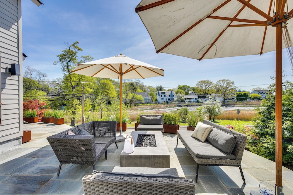 Walk To Beach Luxe Home W Fire Pit In Rowayton 22249666 — Norwalk