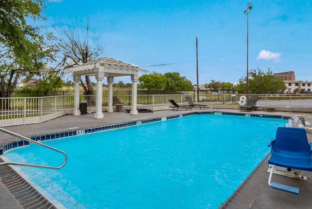 Motel 6 Dallas TX Market Center - photo 5