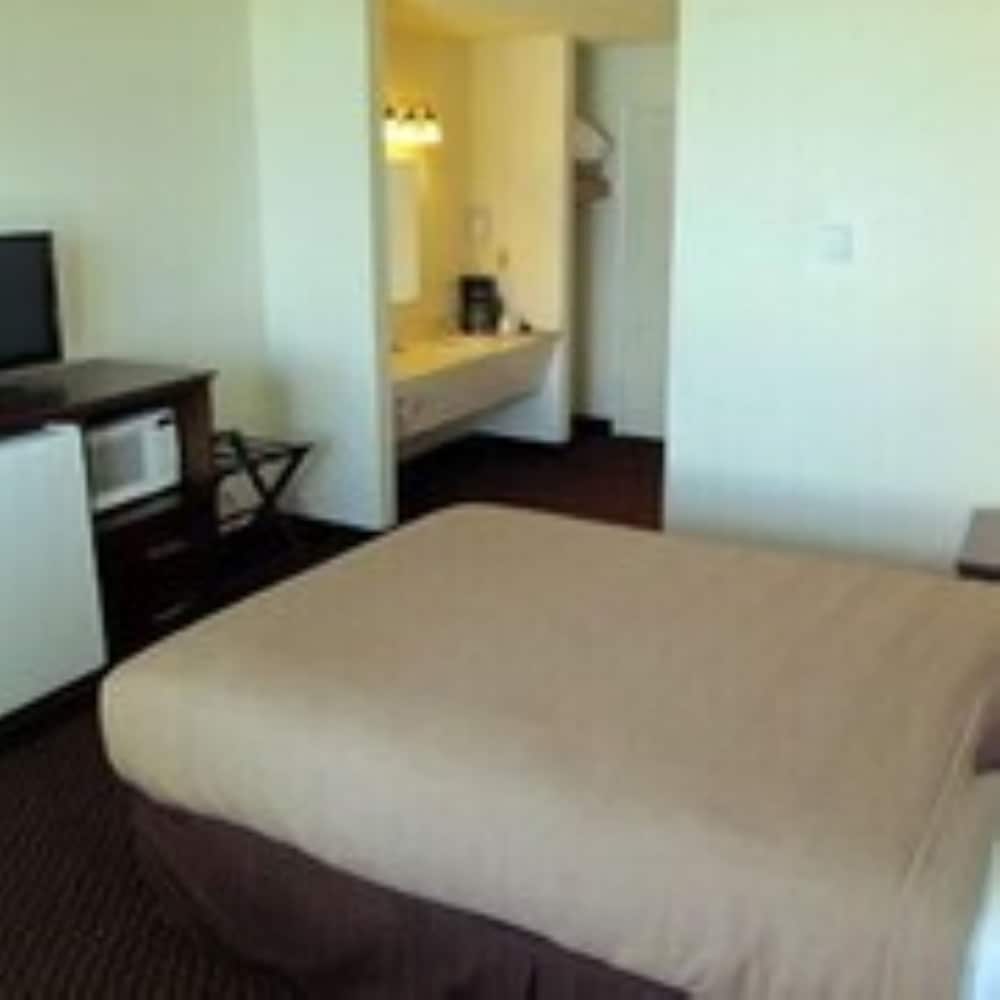 Silver Sands Motel - photo 11
