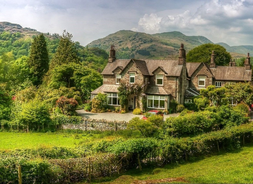 Crow How Country Guest House — 4-Star Luxury Hotel in Ambleside, United Kingdom