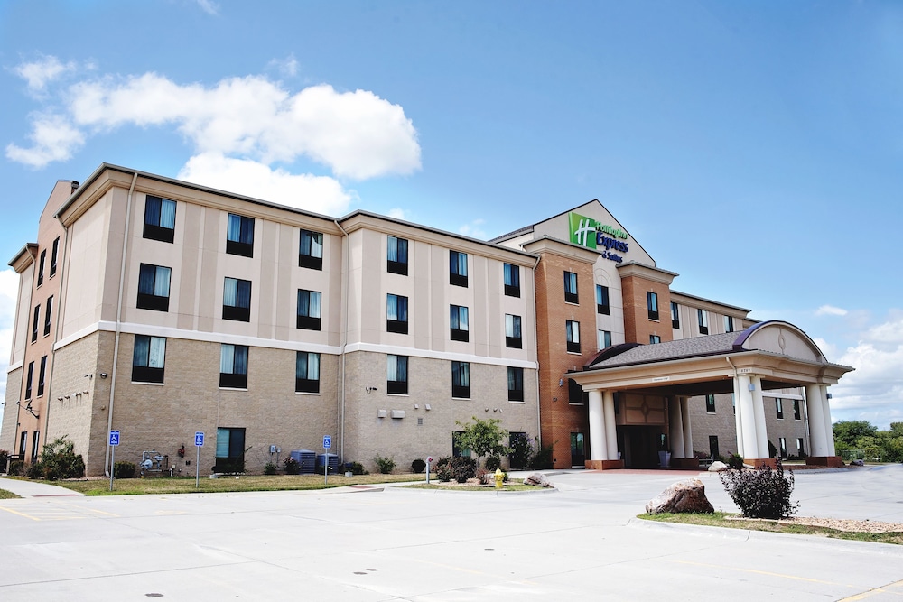 Holiday Inn Express and Suites Urbandale by IHG — hotel in Urbandale