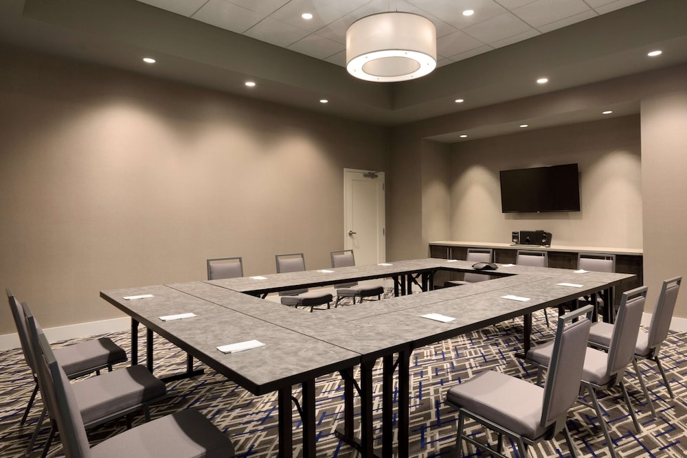 Embassy Suites by Hilton Kansas City Olathe - photo 41