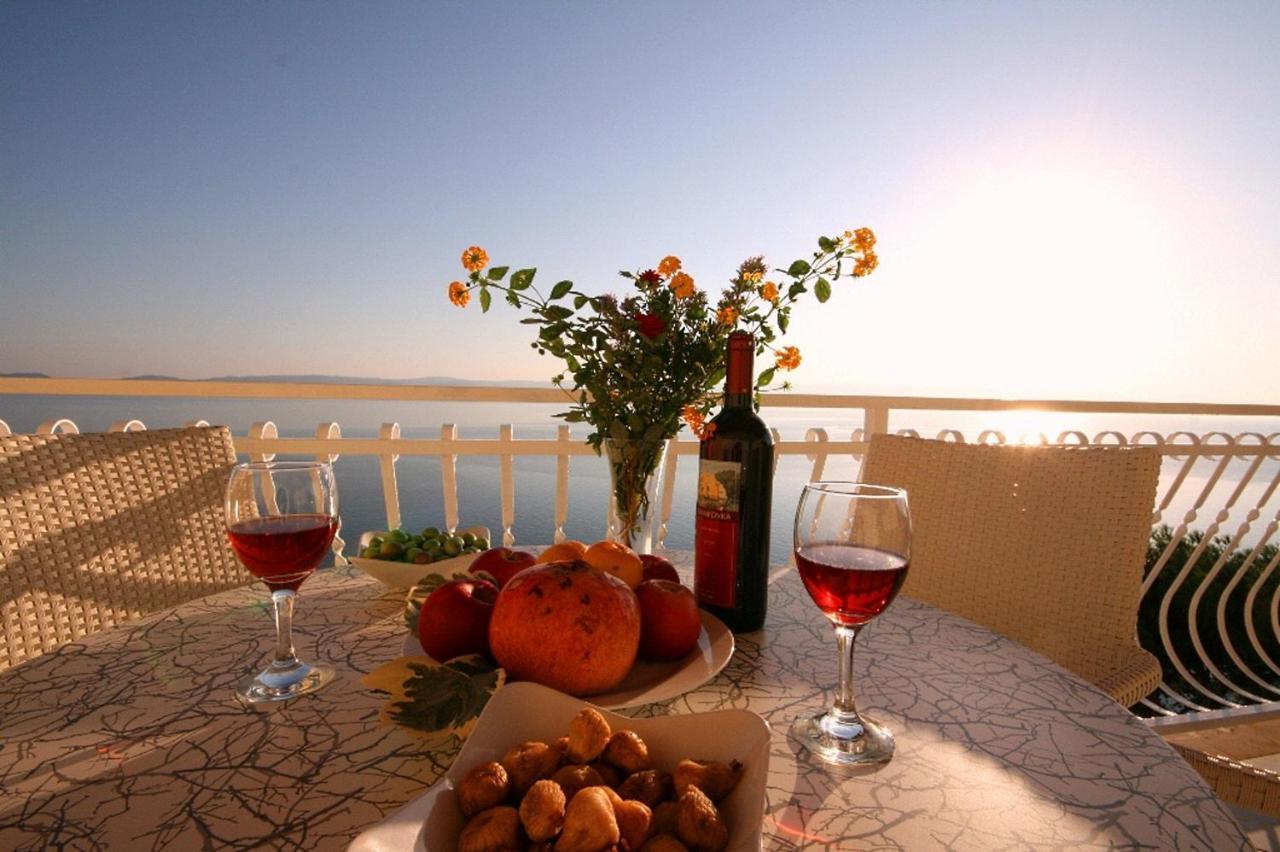 Apartments Villa Mandolina — 4-Star Luxury Hotel in Omis, Croatia