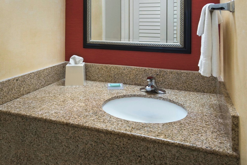 Courtyard by Marriott Mt. Laurel - photo 16