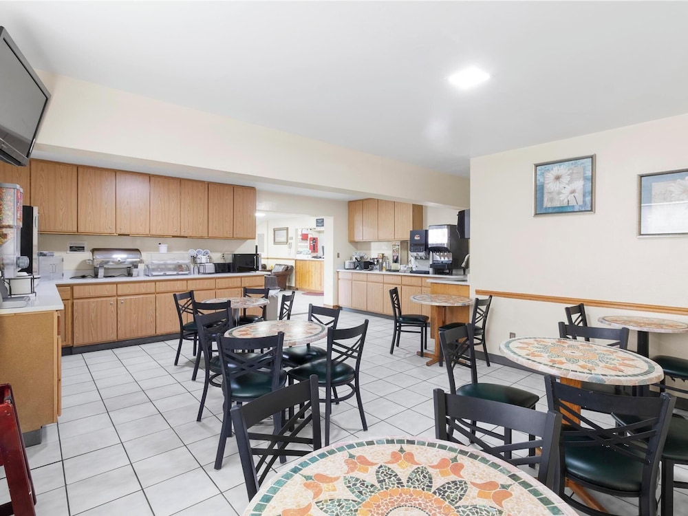 Super 8 by Wyndham Ogallala - photo 33