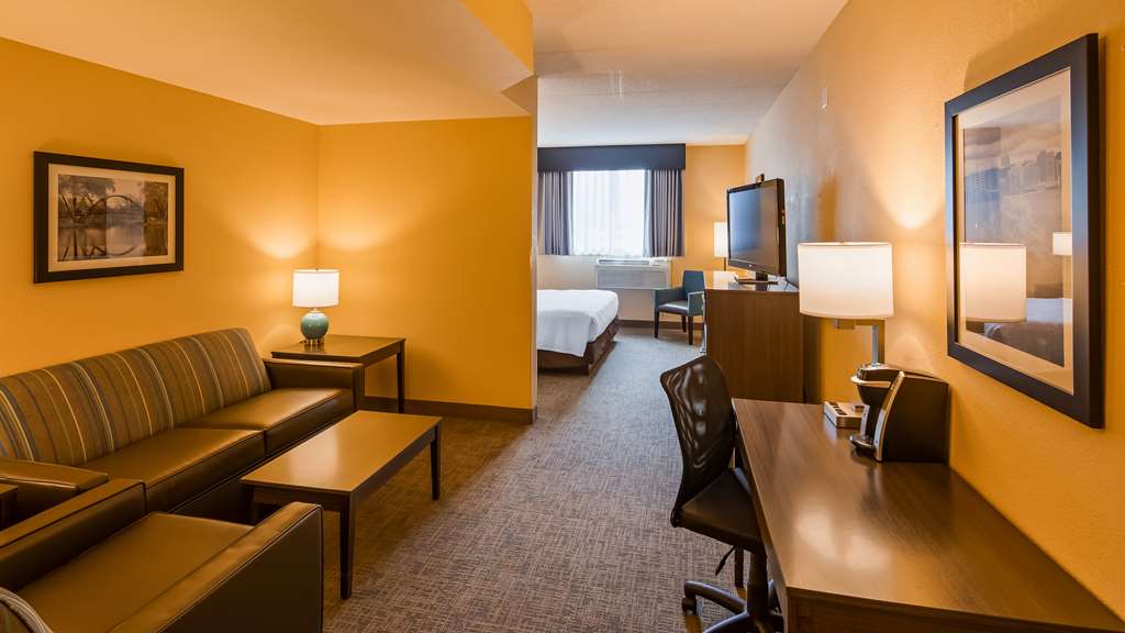 Best Western East Towne Suites - photo 12