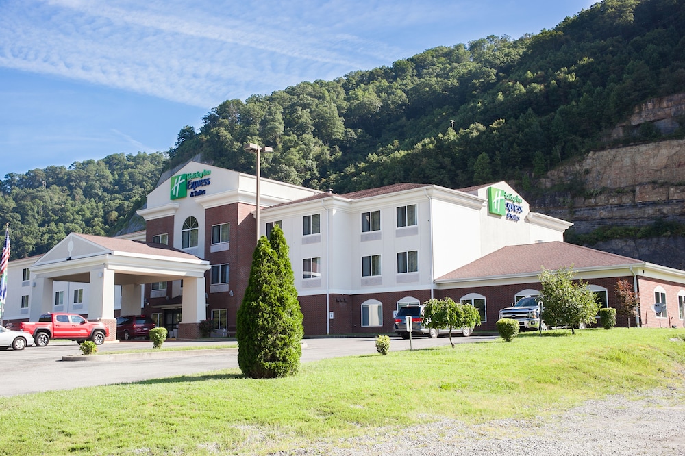 Holiday Inn Express Hotel & Suites by IHG — hotel in Logan