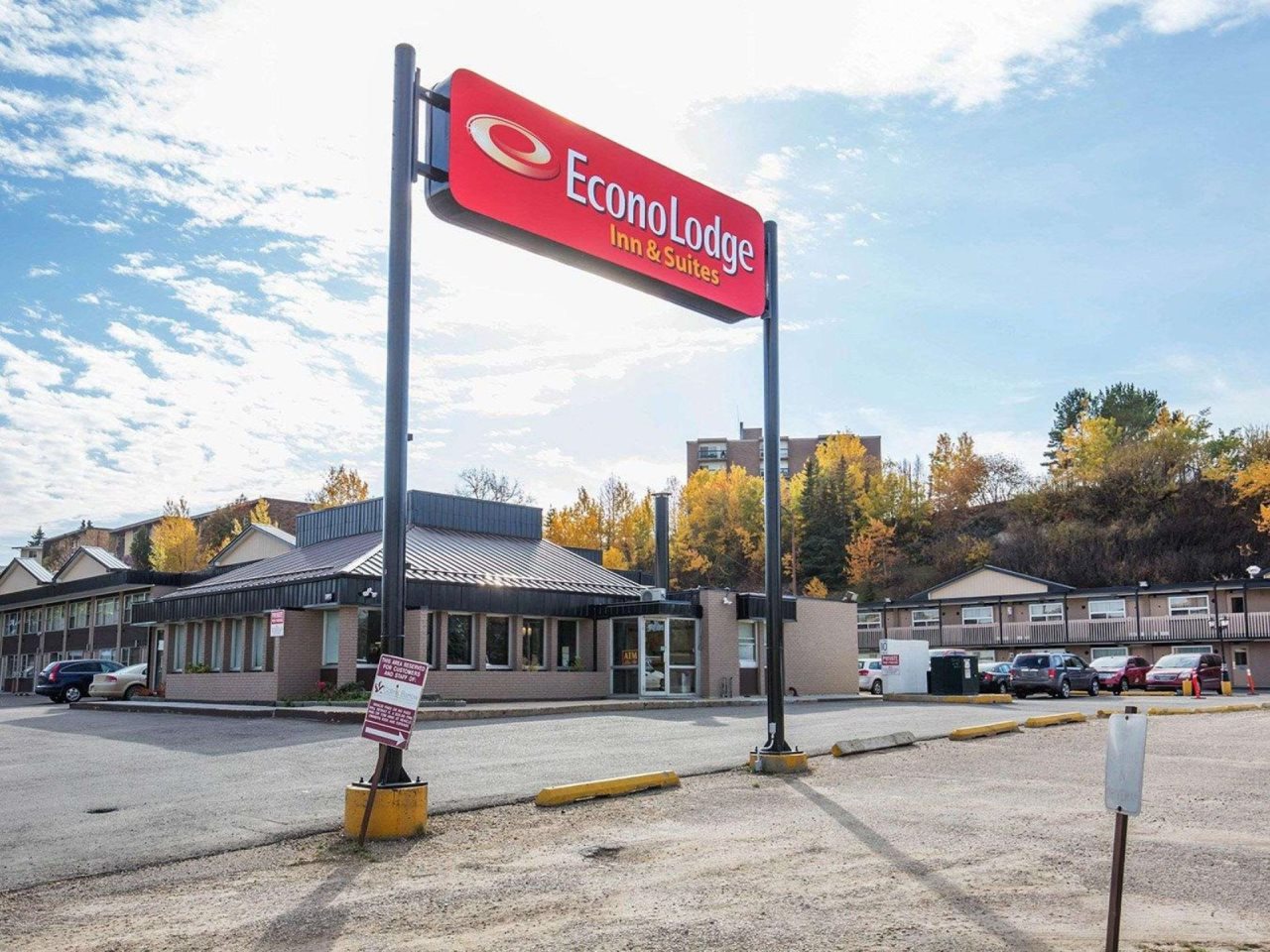 Econo Lodge Inn & Suites City Centre in Red Deer, Canada