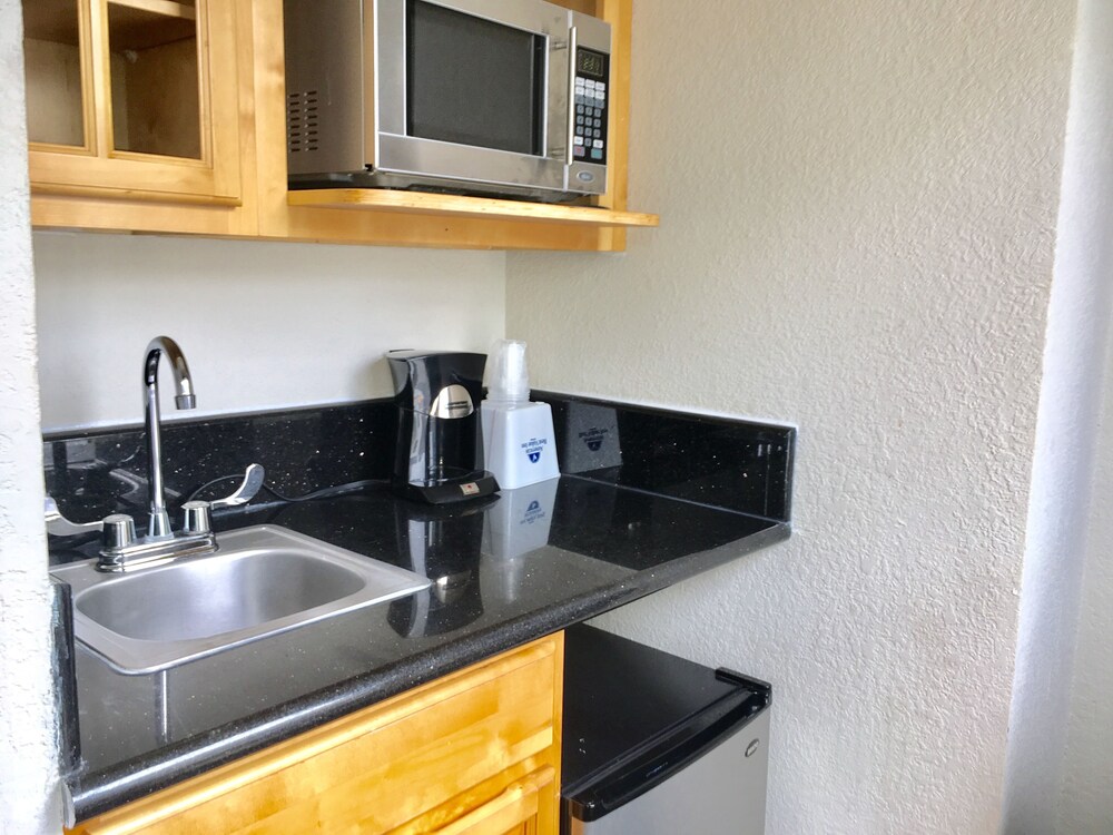 Americas Best Value Inn & Suites Soma - photo 24
