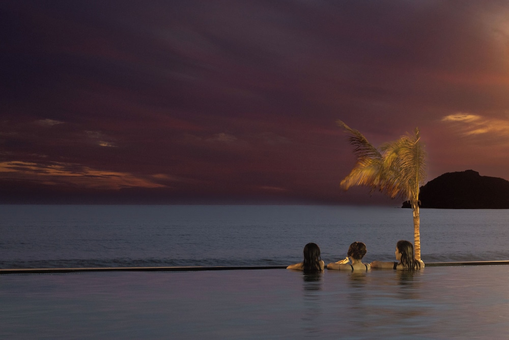 Infinity pool