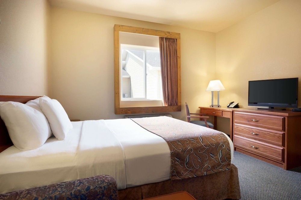 Travelodge by Wyndham Gillette - photo 9