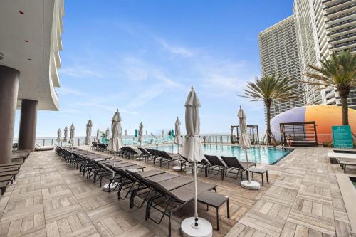 Beautiful Ocean Front 3 Bed 3 Bath @ Hyde Resort - photo 6