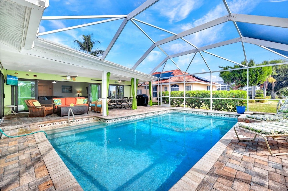 Villa Emerald Coast Private Villa — 4-Star Luxury Hotel in Cape Coral, United States