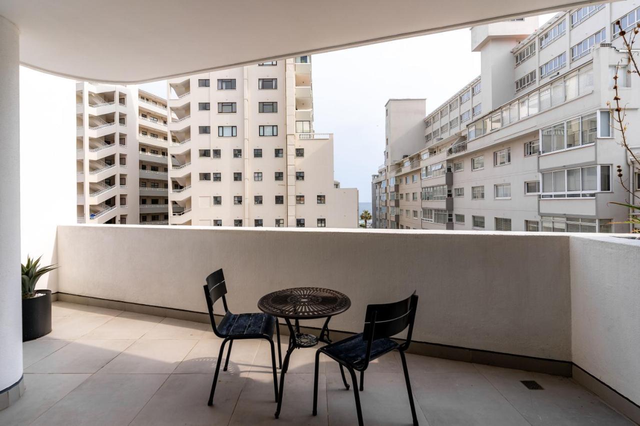 Flamingo 101 One Bedroom Sea Point Apartment with daily housekeeping