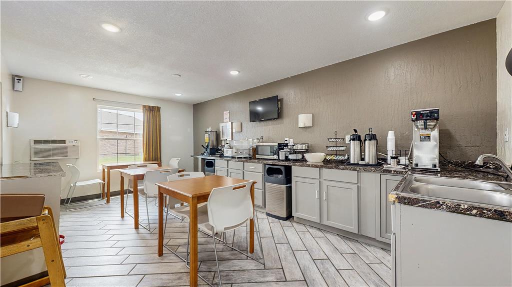 Red Lion Inn & Suites Olathe Kansas City - photo 20