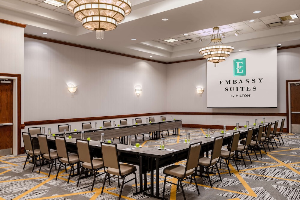 Embassy Suites by Hilton Portland Airport - photo 42