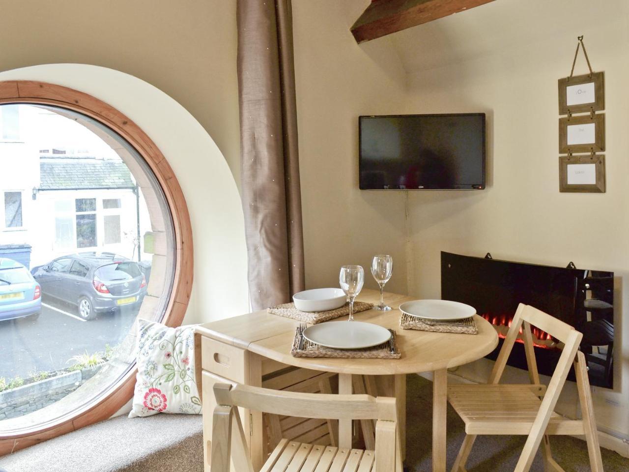 The Round Window — Unknown City — photo 5