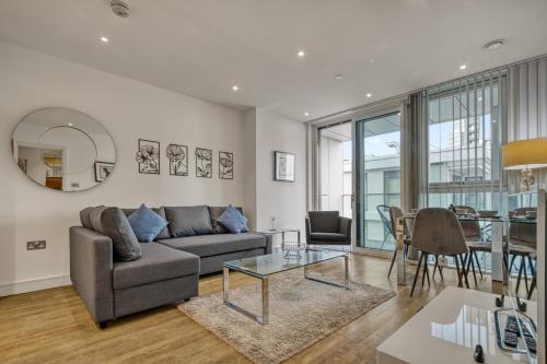 Stylish and Spacious One Bed in Nine Elms — 4-Star Luxury Hotel in London, United Kingdom