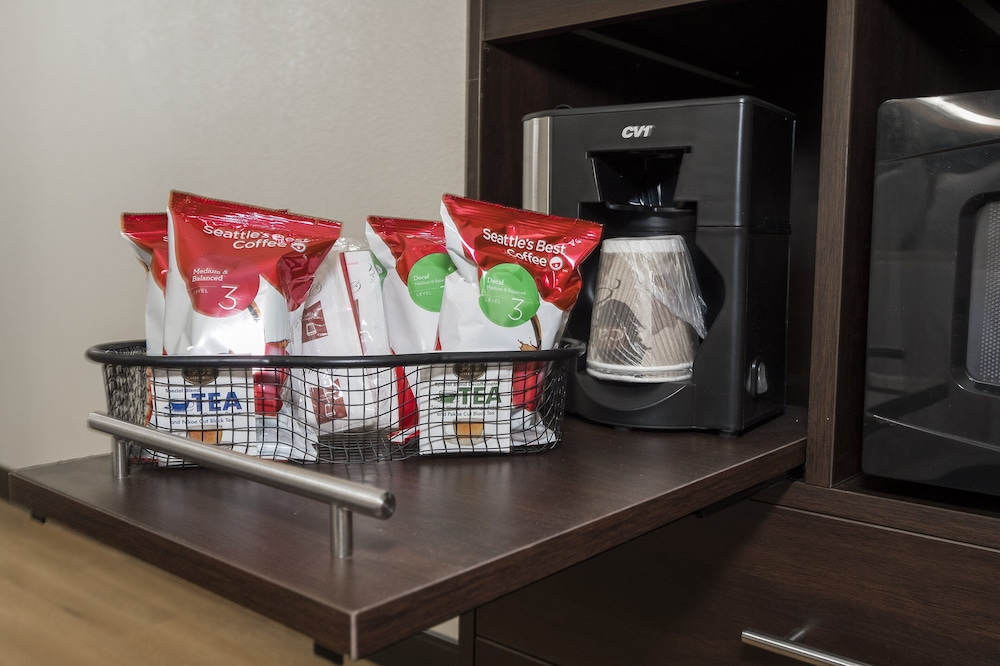Red Roof Inn PLUS & Suites Knoxville West Cedar Bluff - photo 28