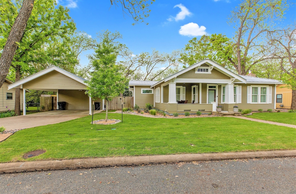 Heart of Fredericksburg With Pool Hot tub&grill - photo 34