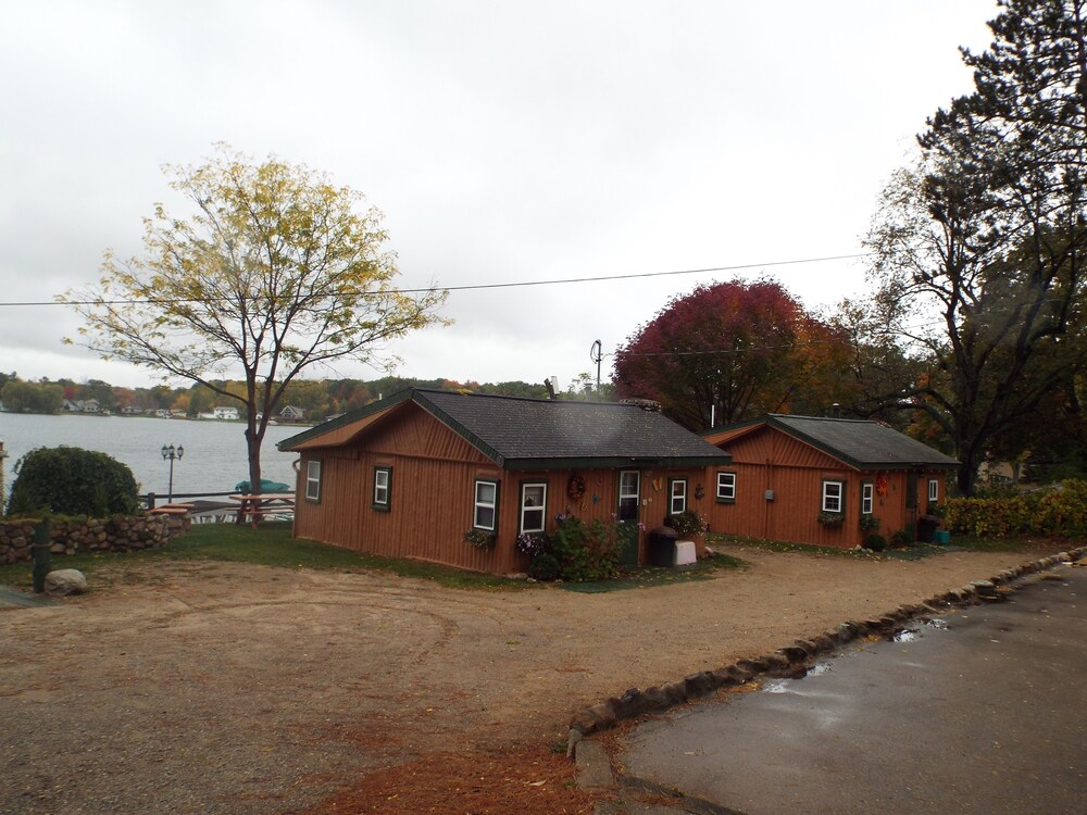 Crooked Lake Resort Cabin 4 - photo 13