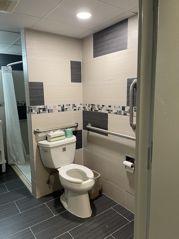 Red Carpet Inn Elmwood Park - photo 30