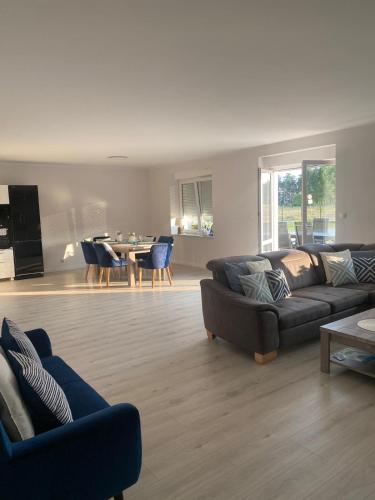 Lasy Jeziora Cisza I Spokoj Grzybki I Rybki Dom 180m2 W Swornegacie Nad Jeziorem Karsinskim in Chojnice, Poland