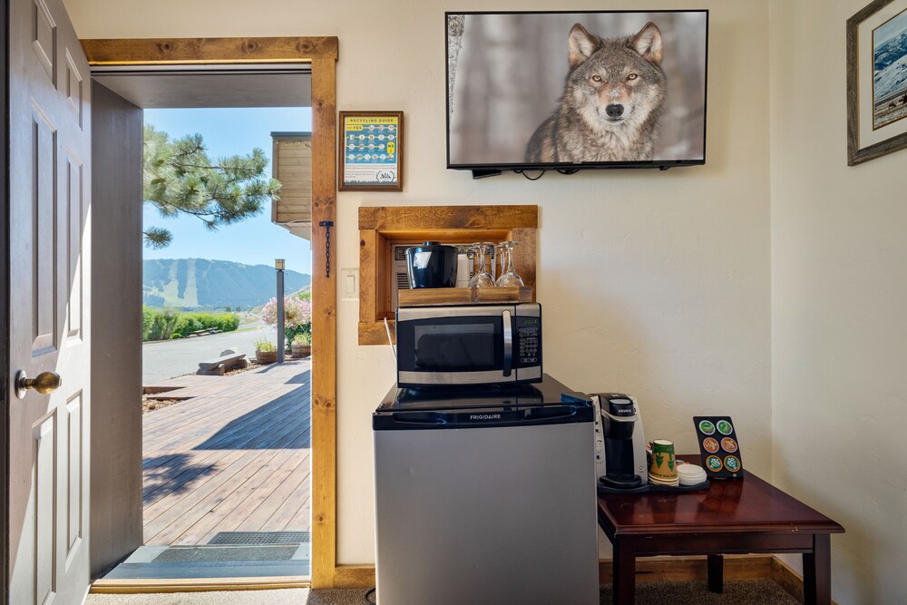 Elk Refuge Inn - photo 73